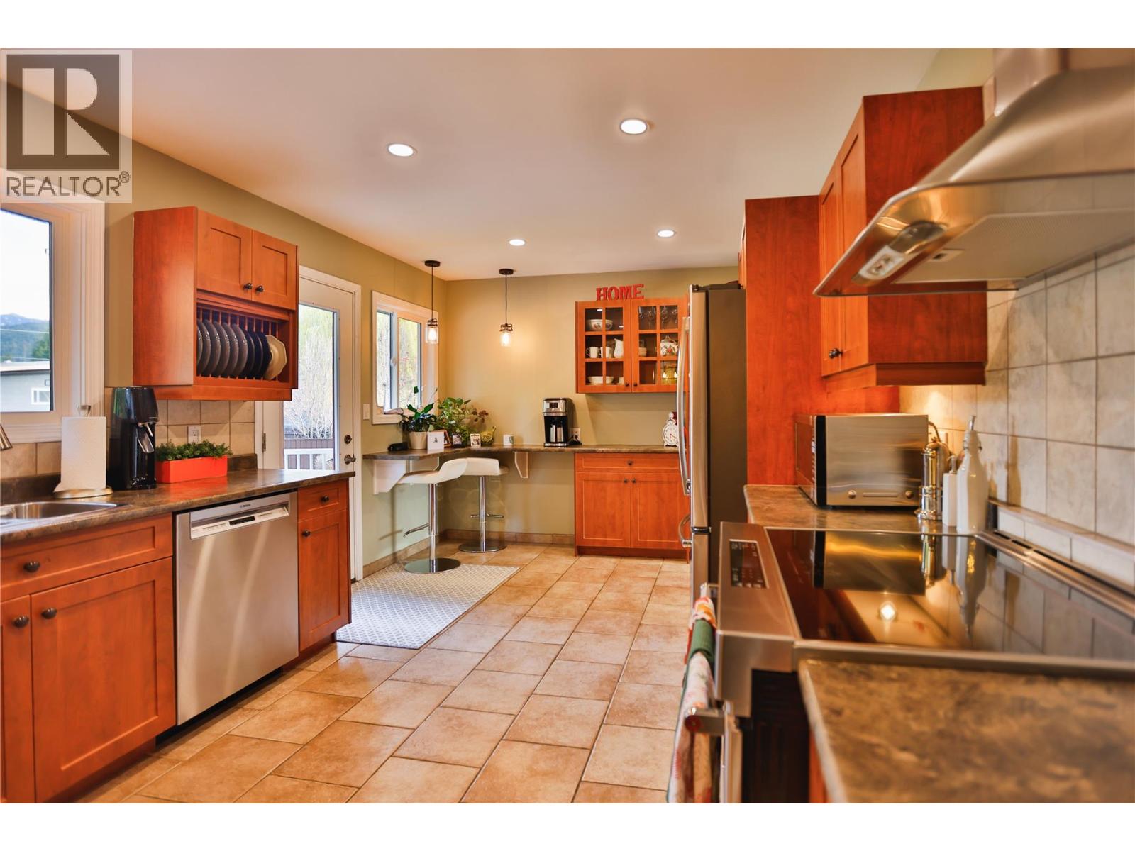 1976 Maddocks Road, Revelstoke