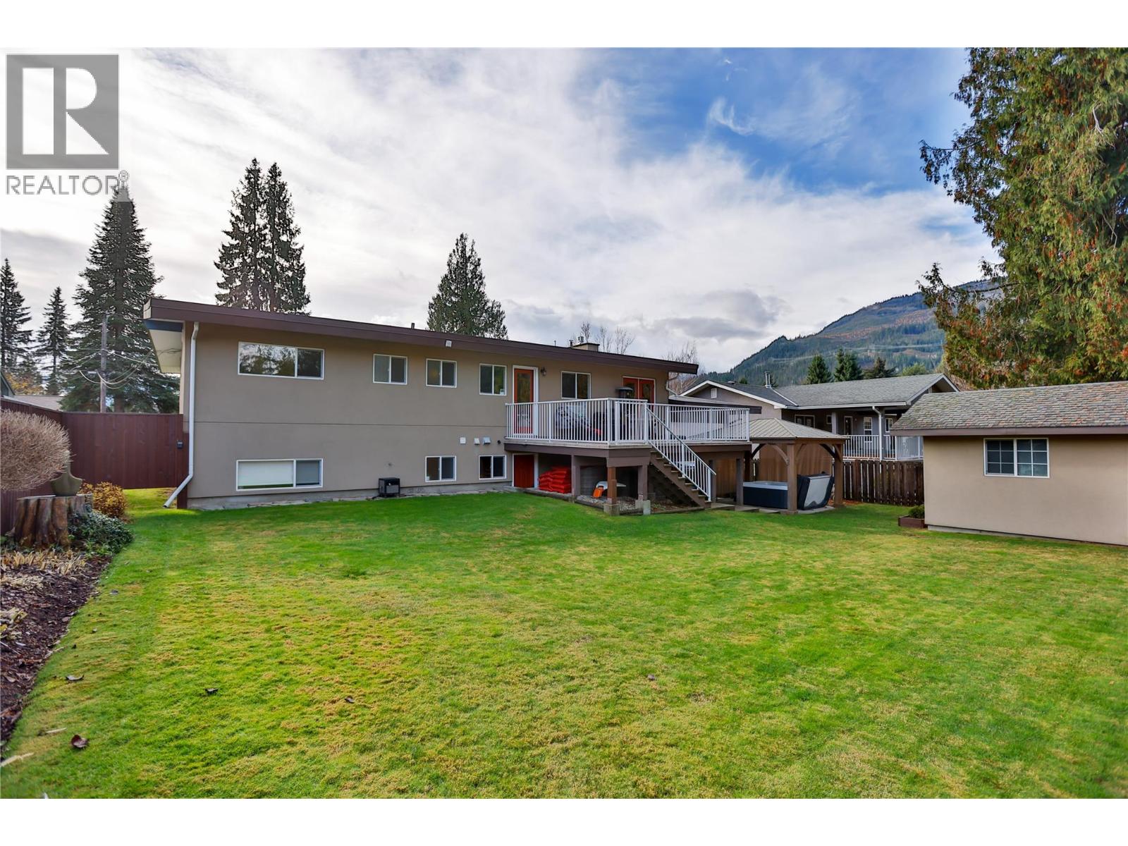 1976 Maddocks Road, Revelstoke