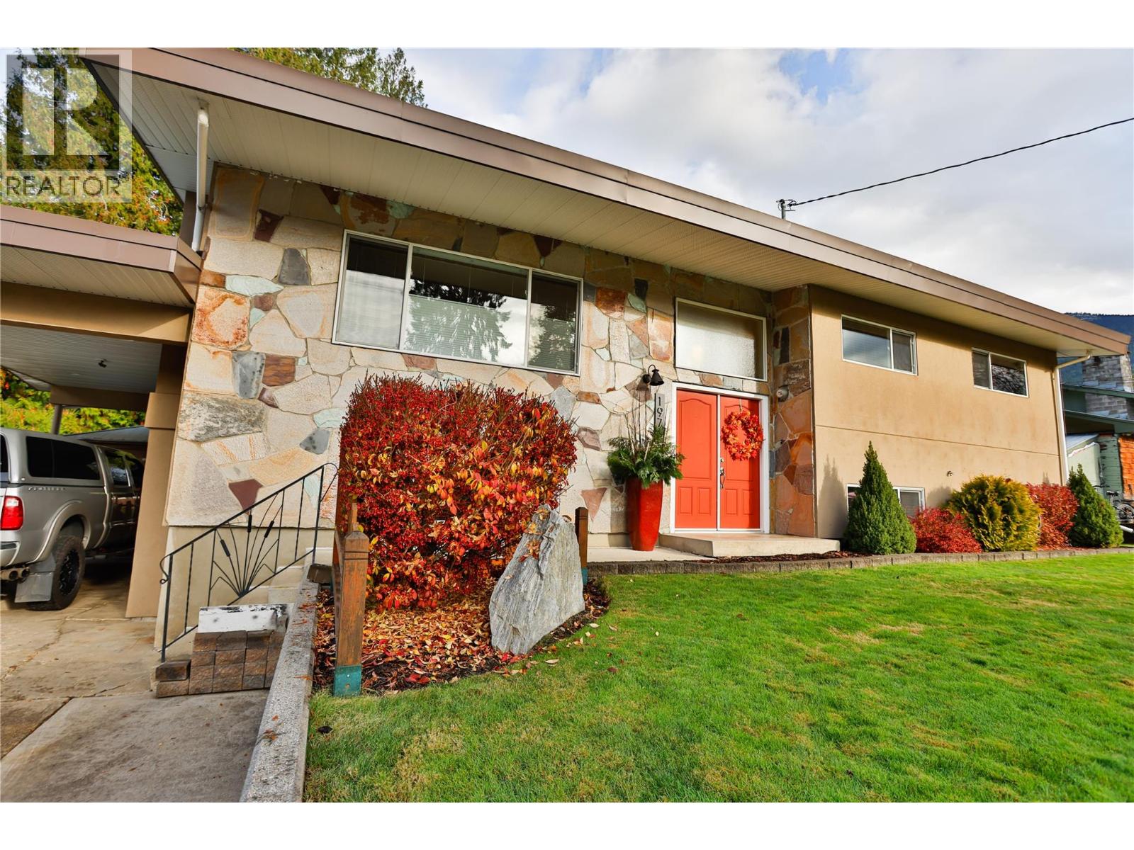 1976 Maddocks Road, Revelstoke