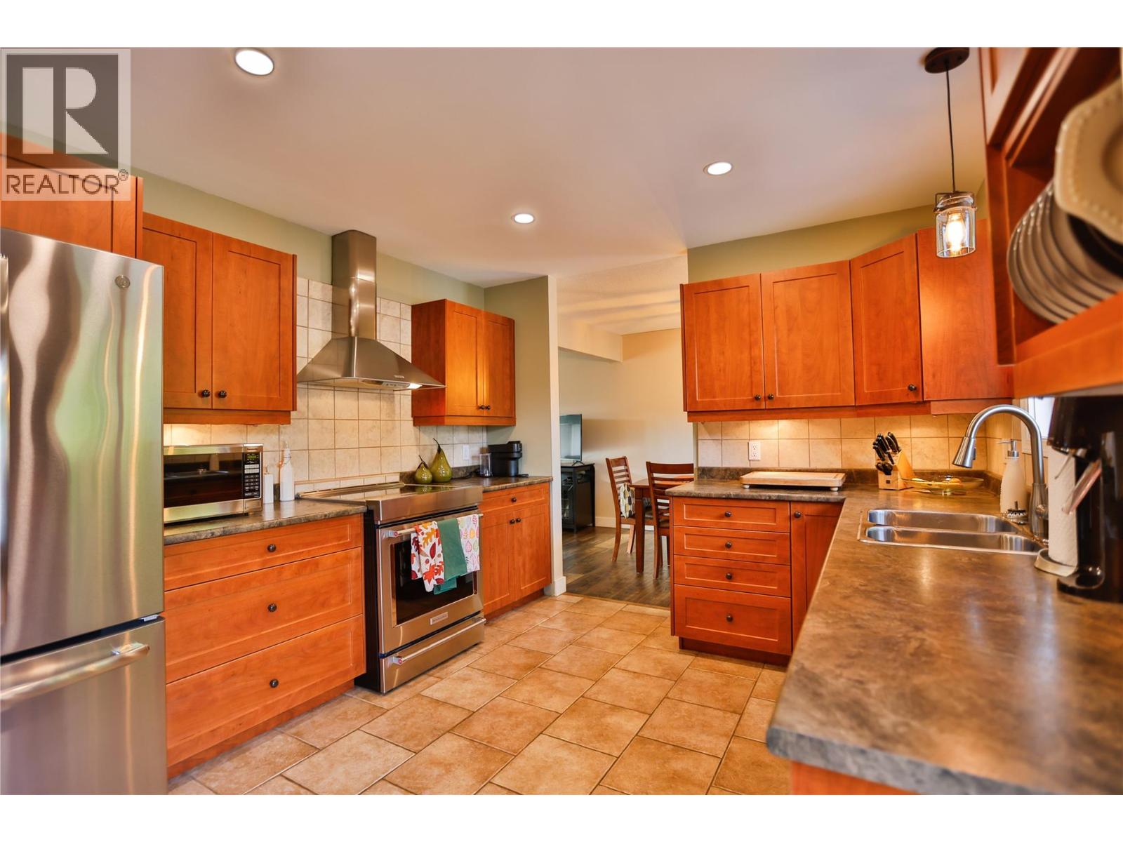 1976 Maddocks Road, Revelstoke