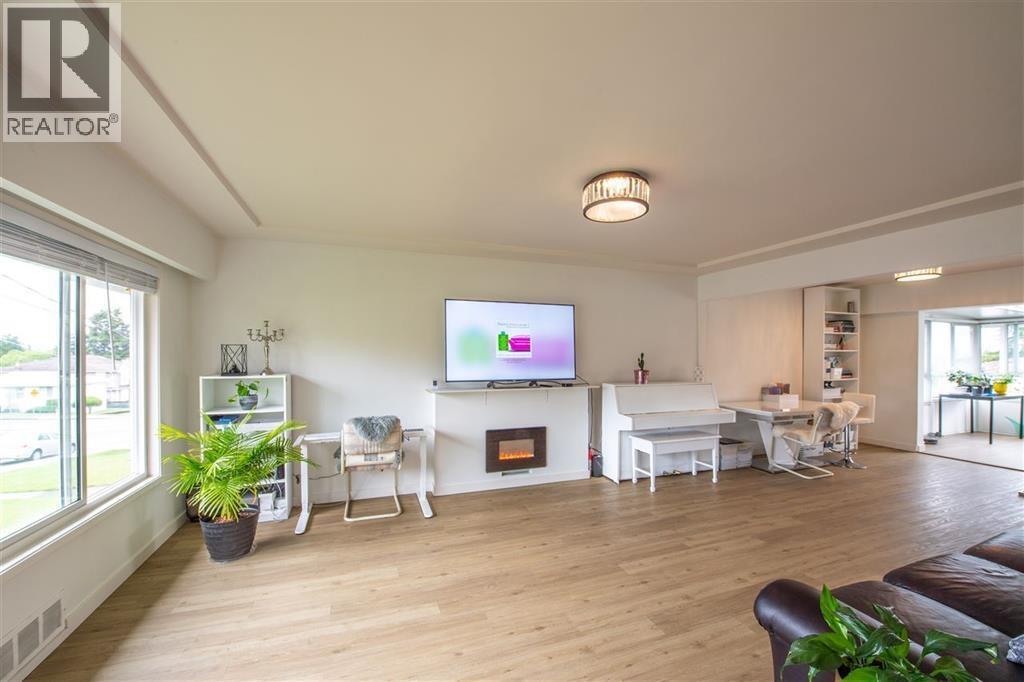 5662 BOOTH AVENUE, Burnaby