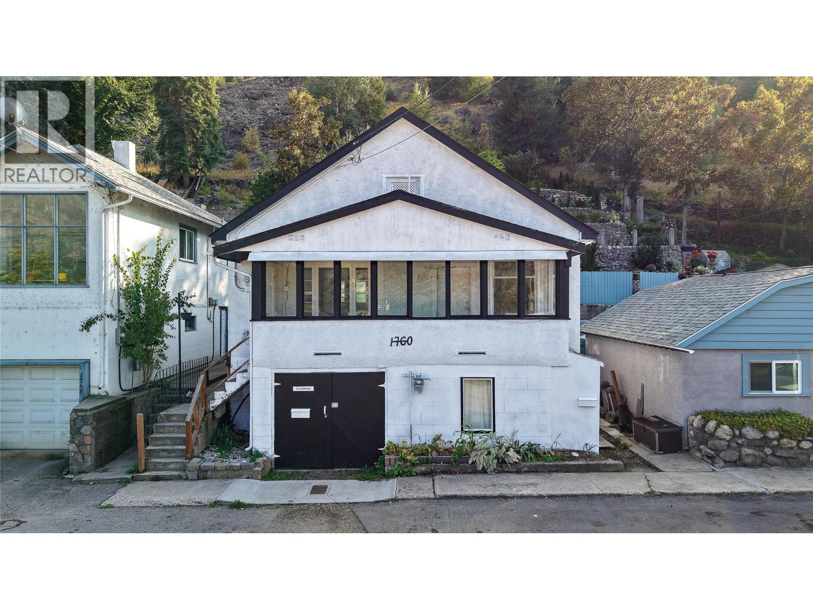 1760 Daniel Street, Trail