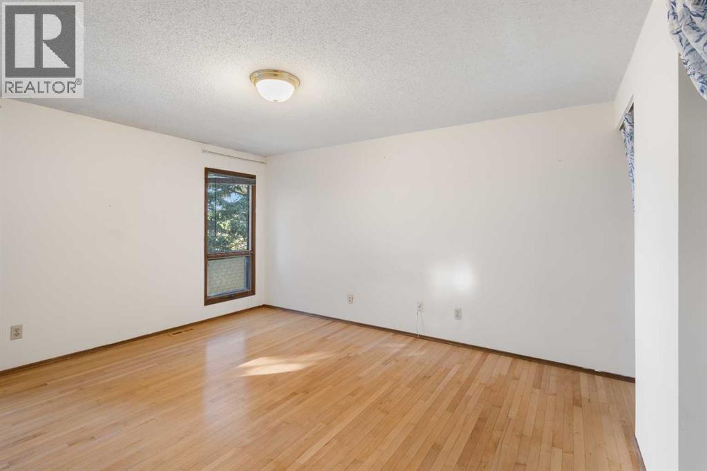 Single Family House 5 Level for Sale in   Dalhousie Drive Dalhousie Calgary 