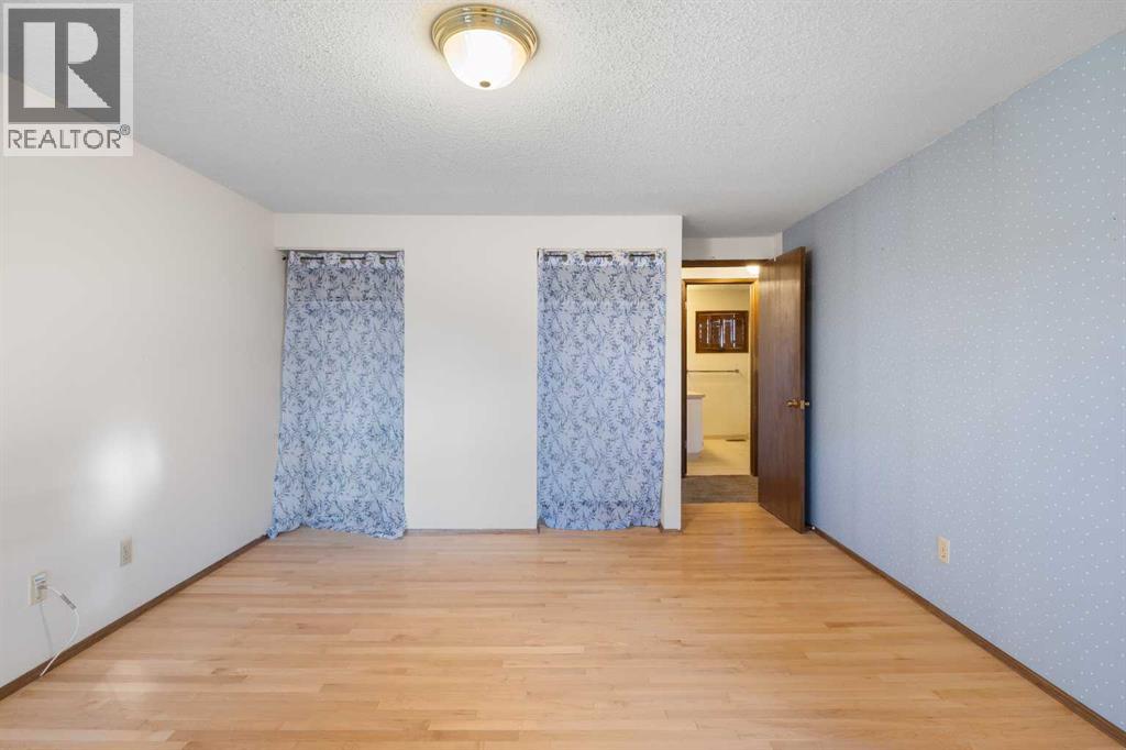 Single Family House 5 Level for Sale in   Dalhousie Drive Dalhousie Calgary 