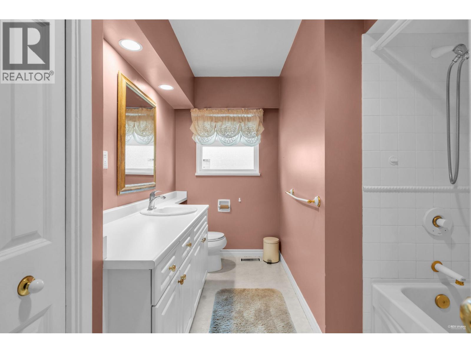 3566 REGENT AVENUE, North Vancouver