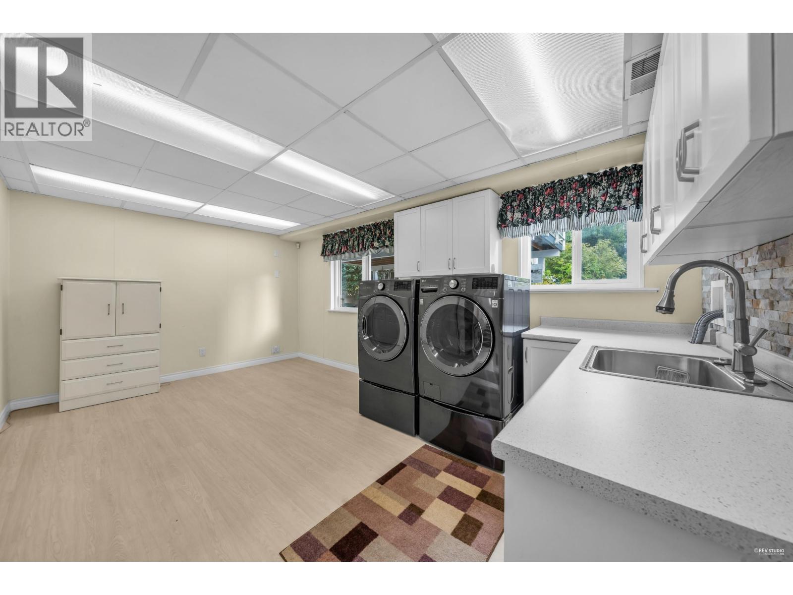 3566 REGENT AVENUE, North Vancouver