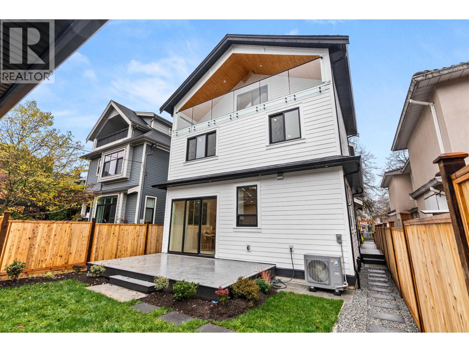 2 1822 E 14TH AVENUE, Vancouver