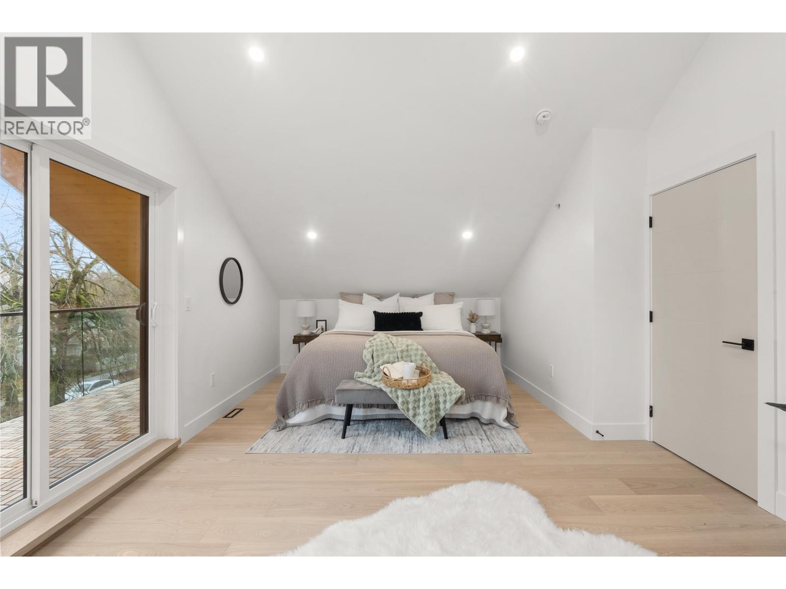 1 1822 E 14TH AVENUE, Vancouver