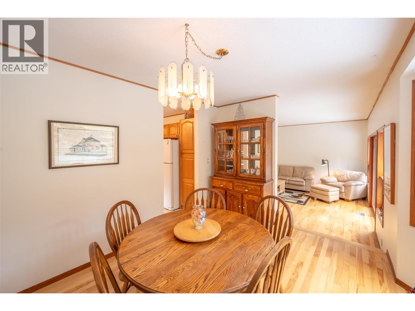 8015 Victoria Road S, Summerland