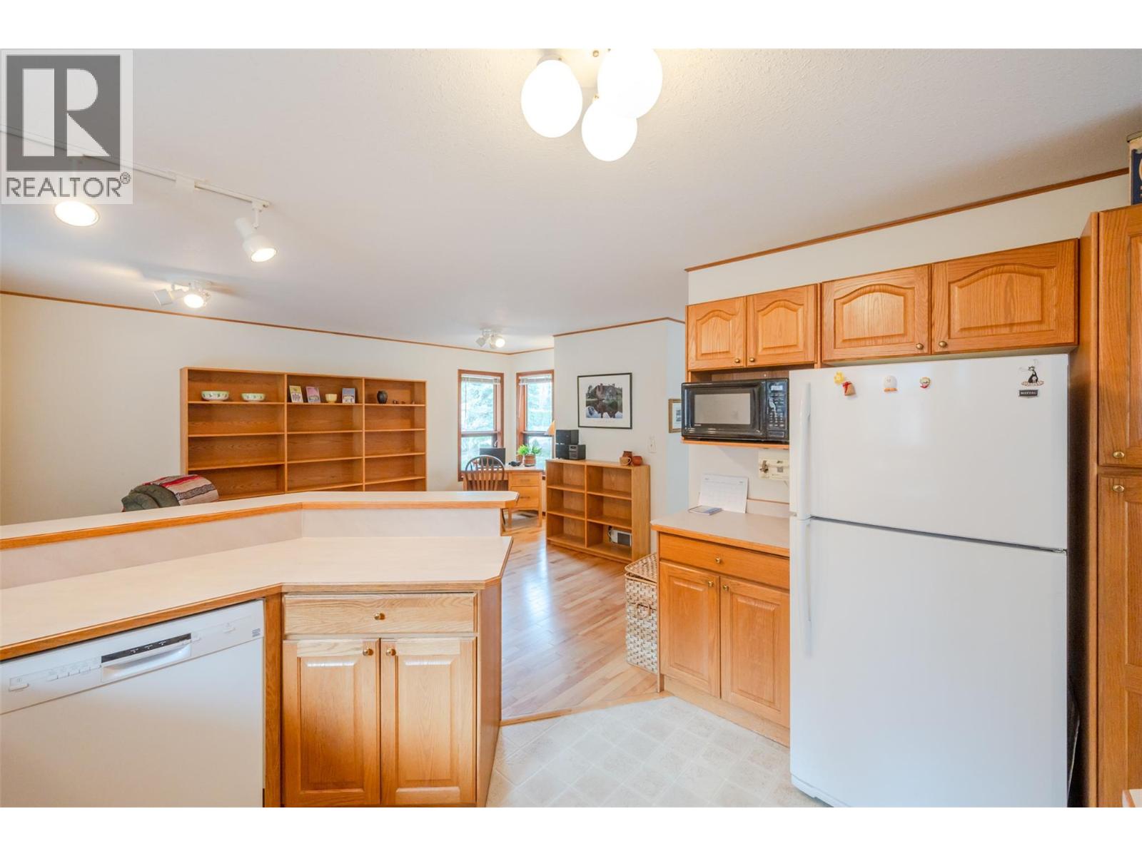 8015 Victoria Road S, Summerland