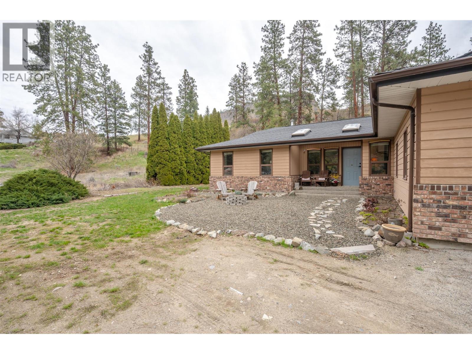 8015 Victoria Road S, Summerland