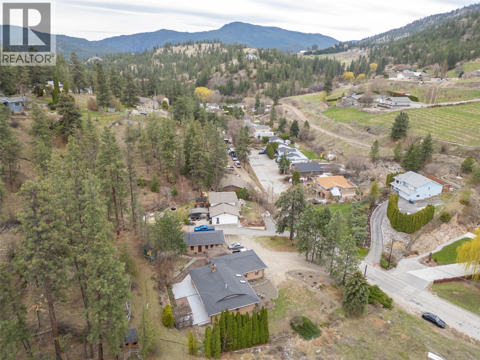 8015 Victoria Road S, Summerland