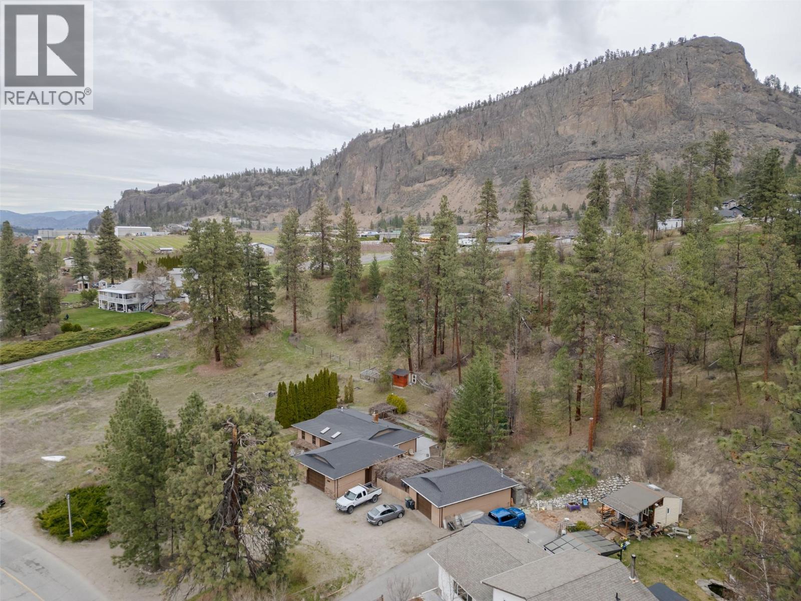 8015 Victoria Road S, Summerland