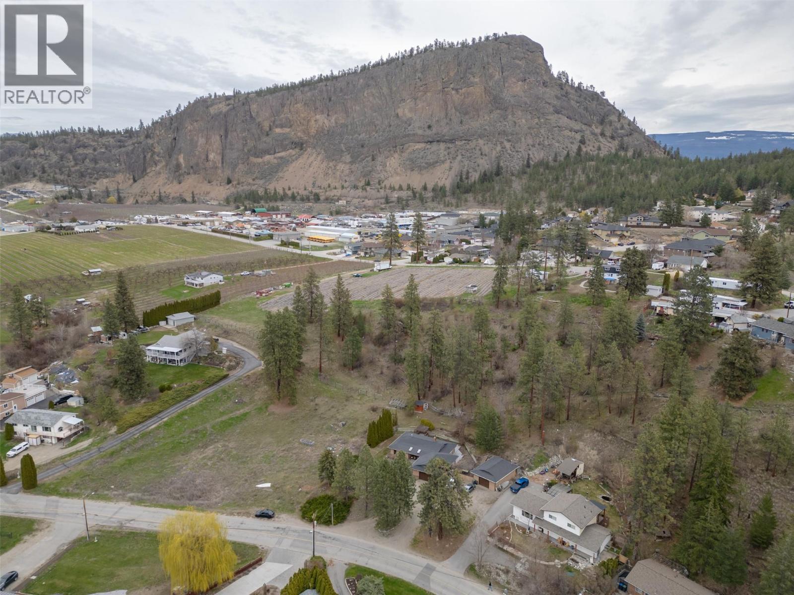 8015 Victoria Road S, Summerland