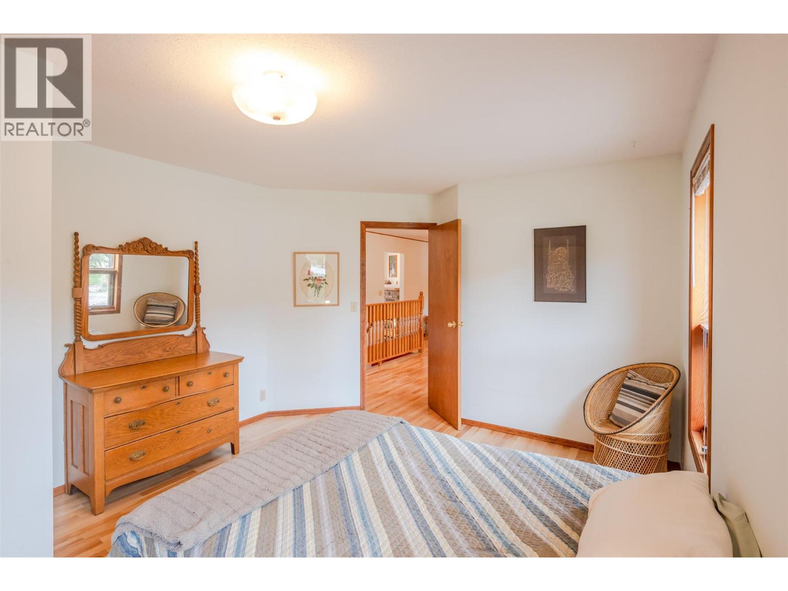 8015 Victoria Road S, Summerland