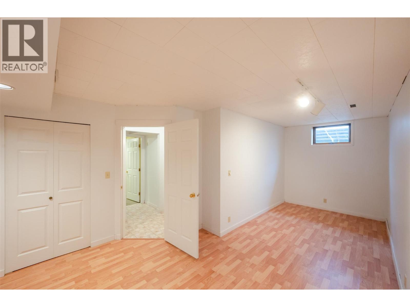 8015 Victoria Road S, Summerland