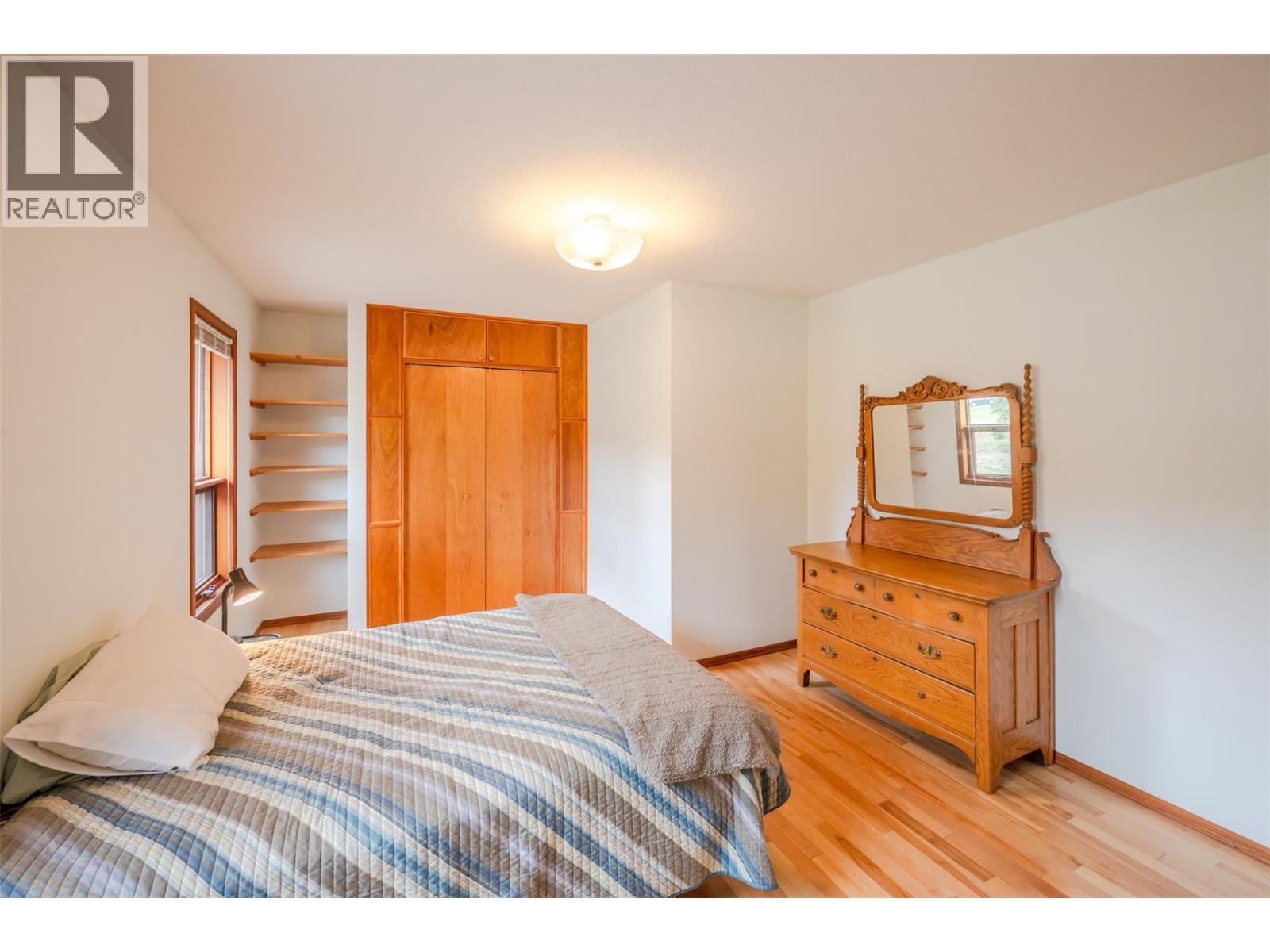 8015 Victoria Road S, Summerland