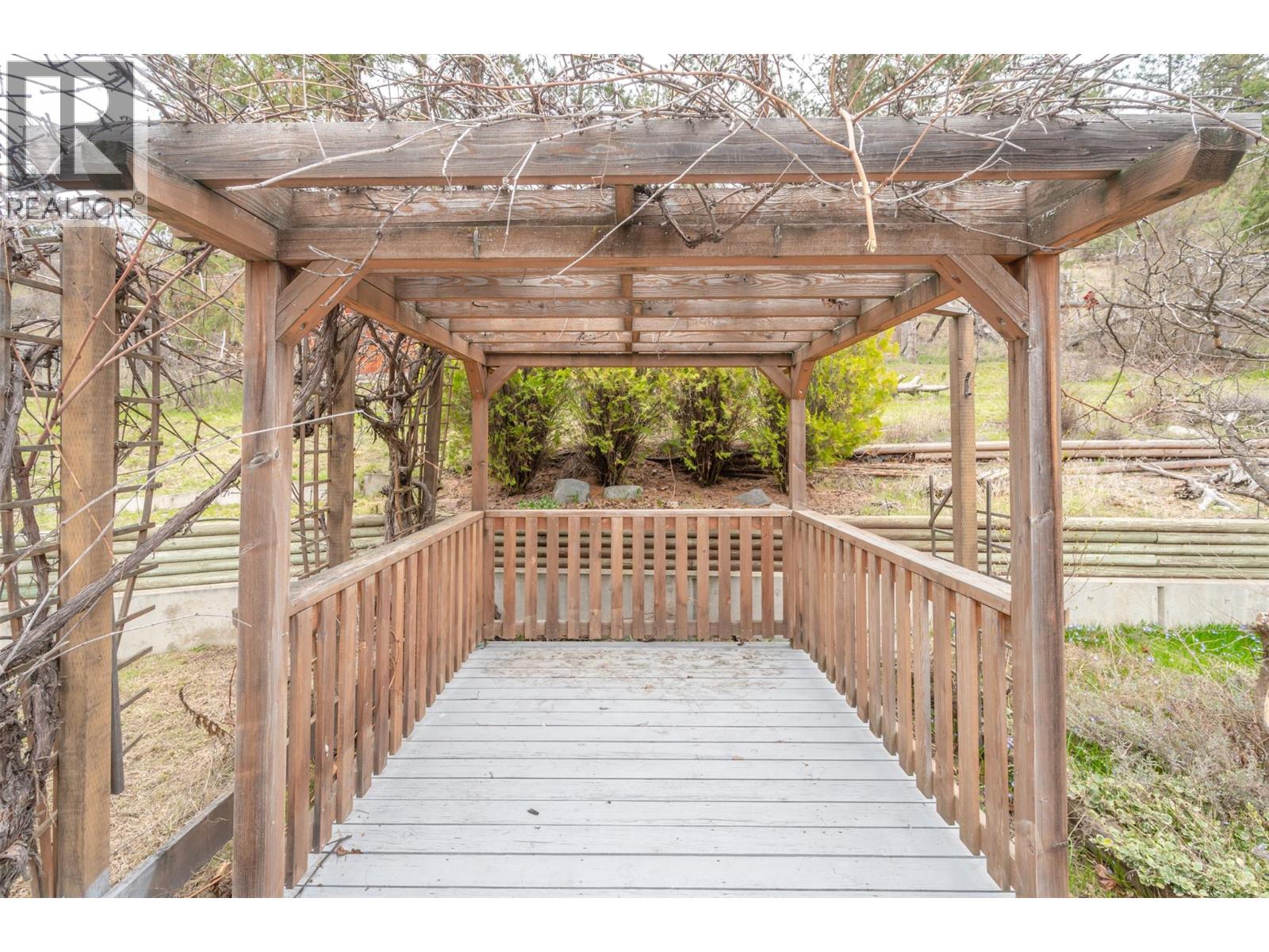 8015 Victoria Road S, Summerland