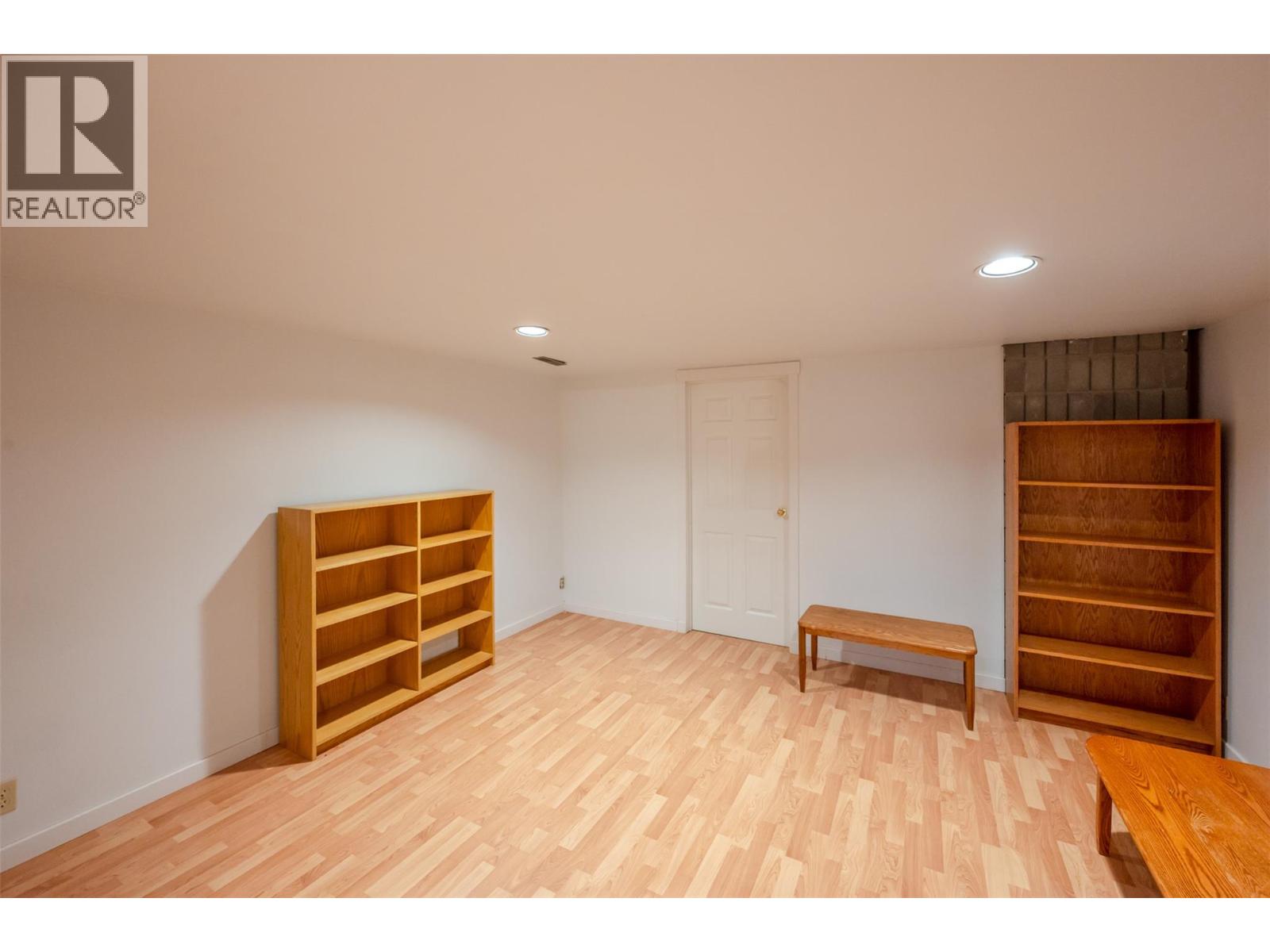 8015 Victoria Road S, Summerland