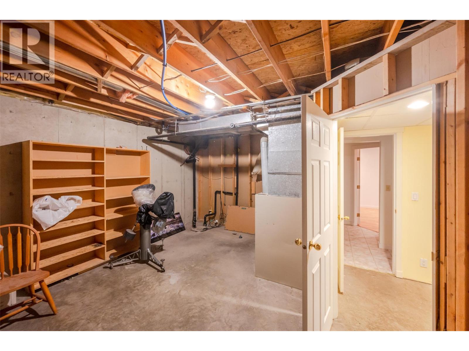 8015 Victoria Road S, Summerland