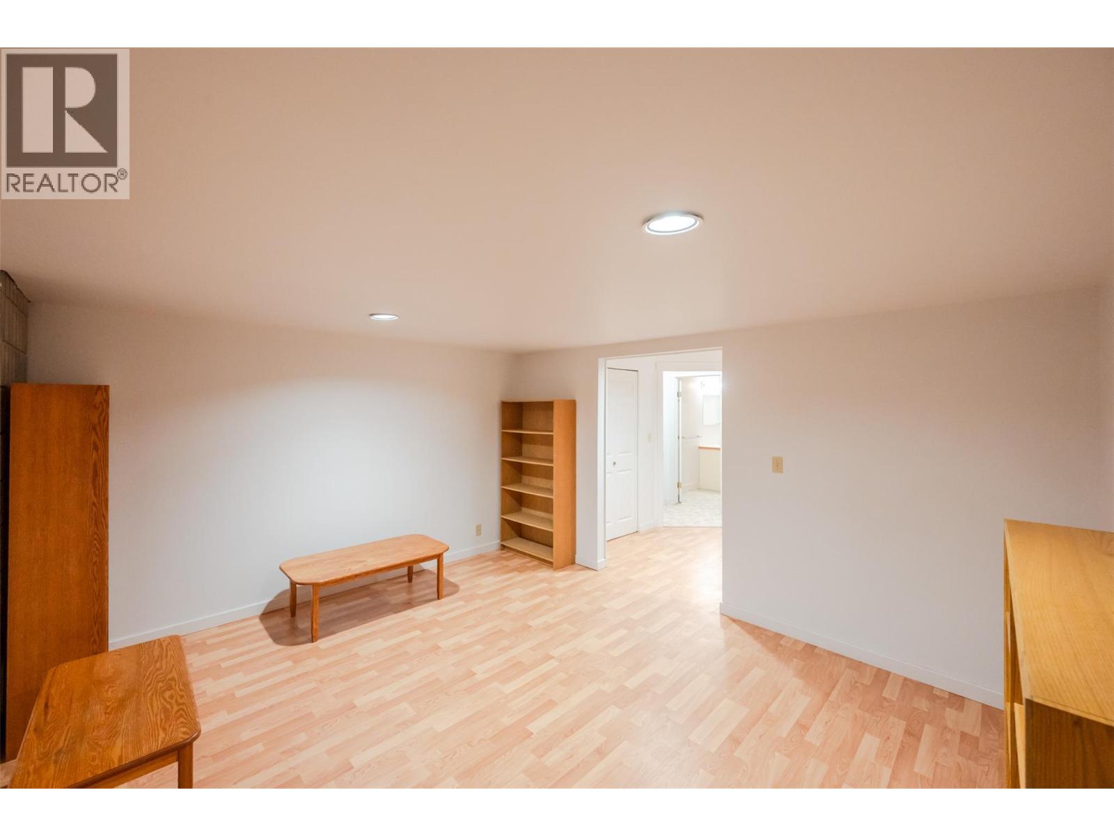 8015 Victoria Road S, Summerland