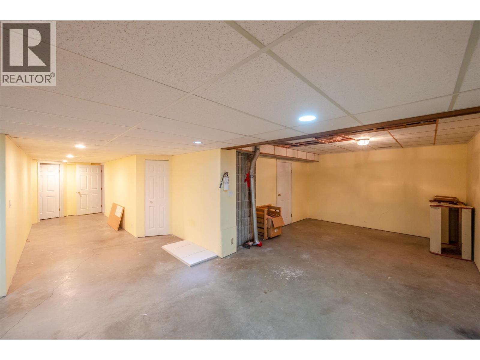 8015 Victoria Road S, Summerland