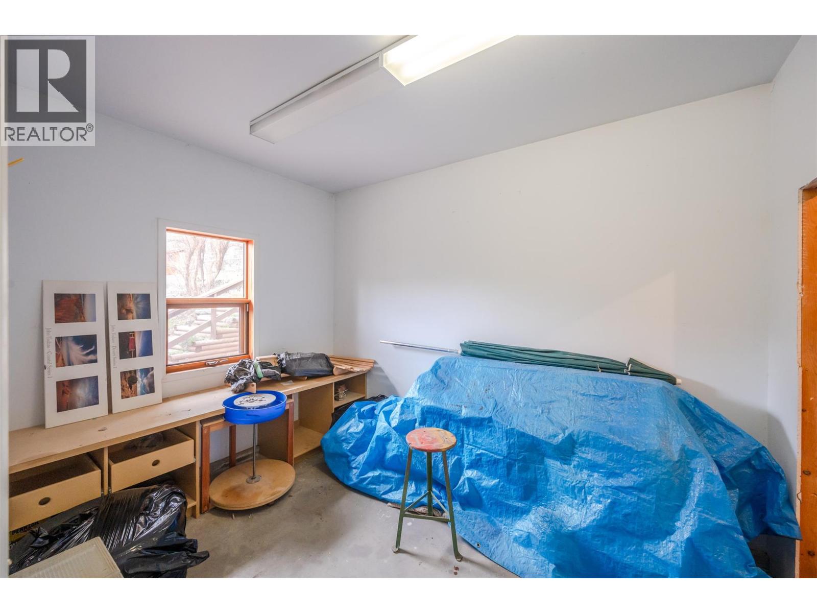 8015 Victoria Road S, Summerland