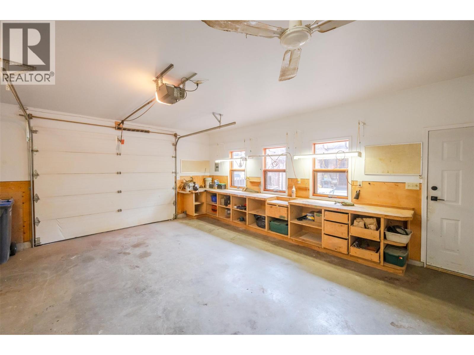 8015 Victoria Road S, Summerland