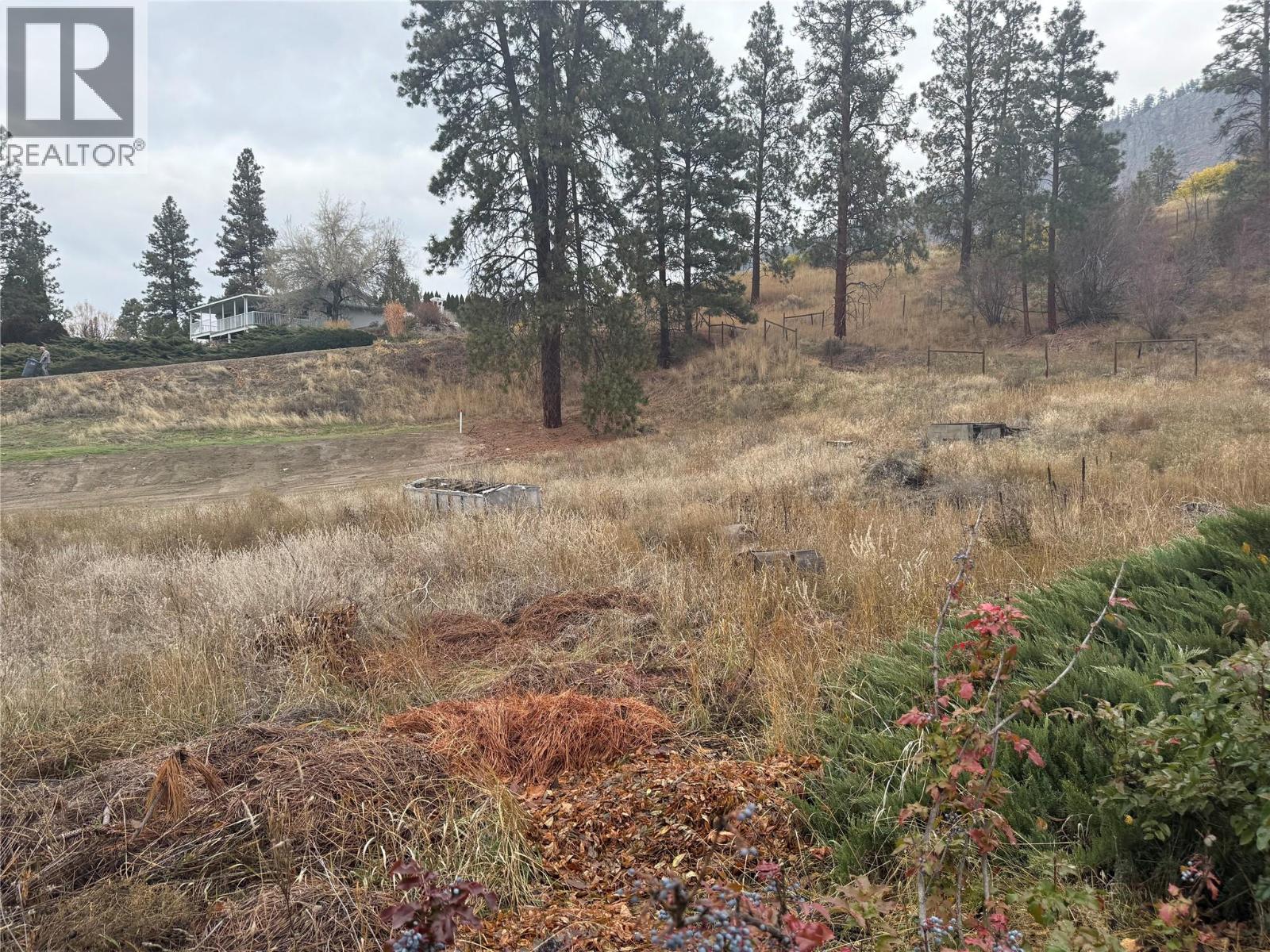 8015 Victoria Road S, Summerland