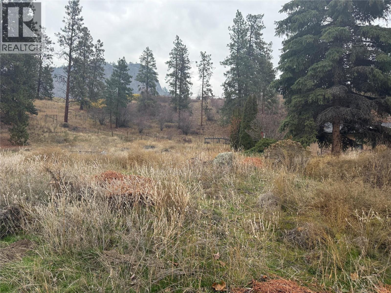 8015 Victoria Road S, Summerland