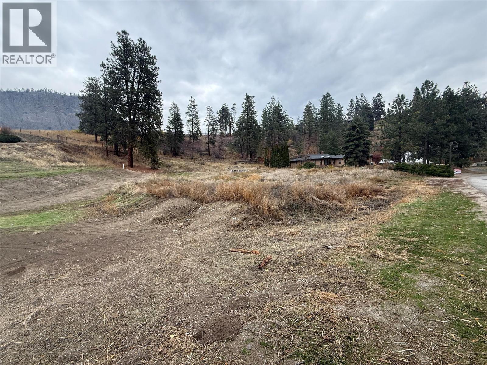 8015 Victoria Road S, Summerland