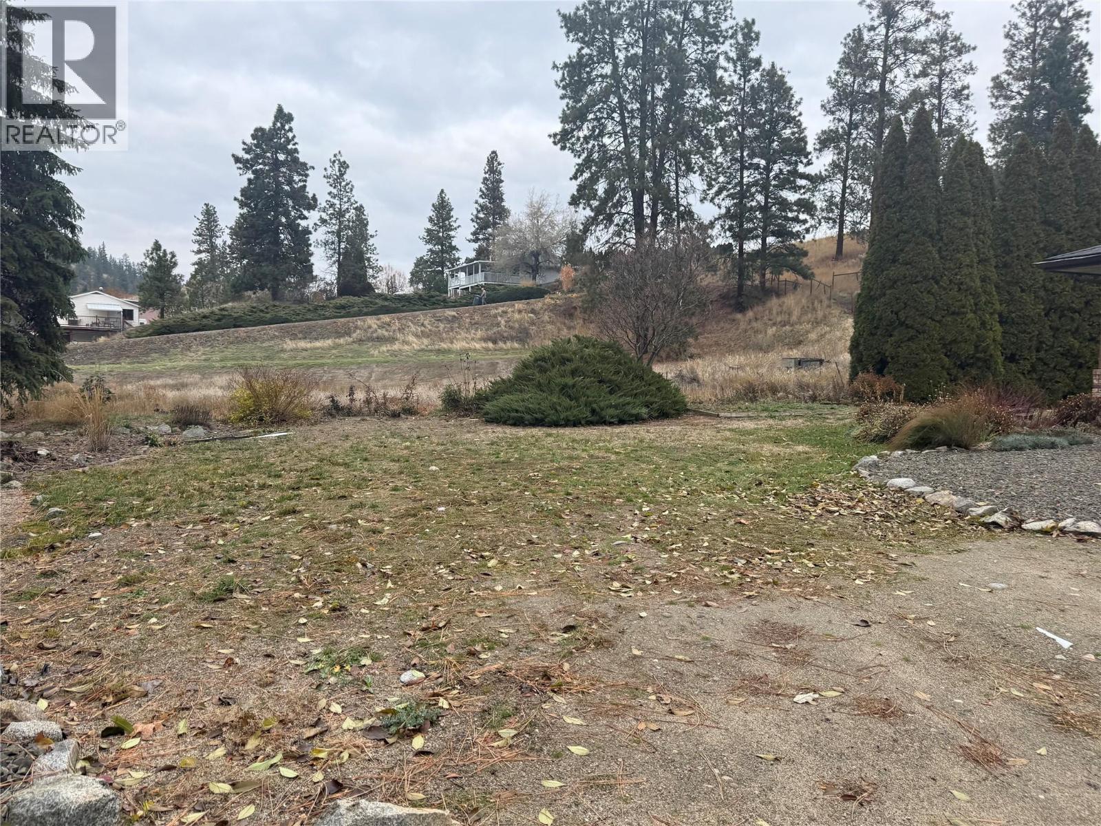 8015 Victoria Road S, Summerland