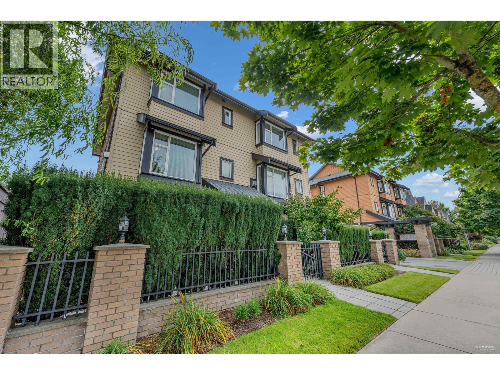 1 4766 55B STREET, Delta