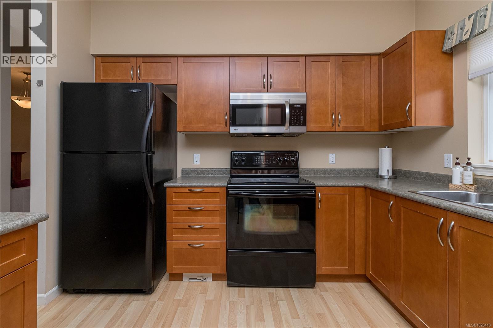 1954 Polo Park Crt, Central Saanich