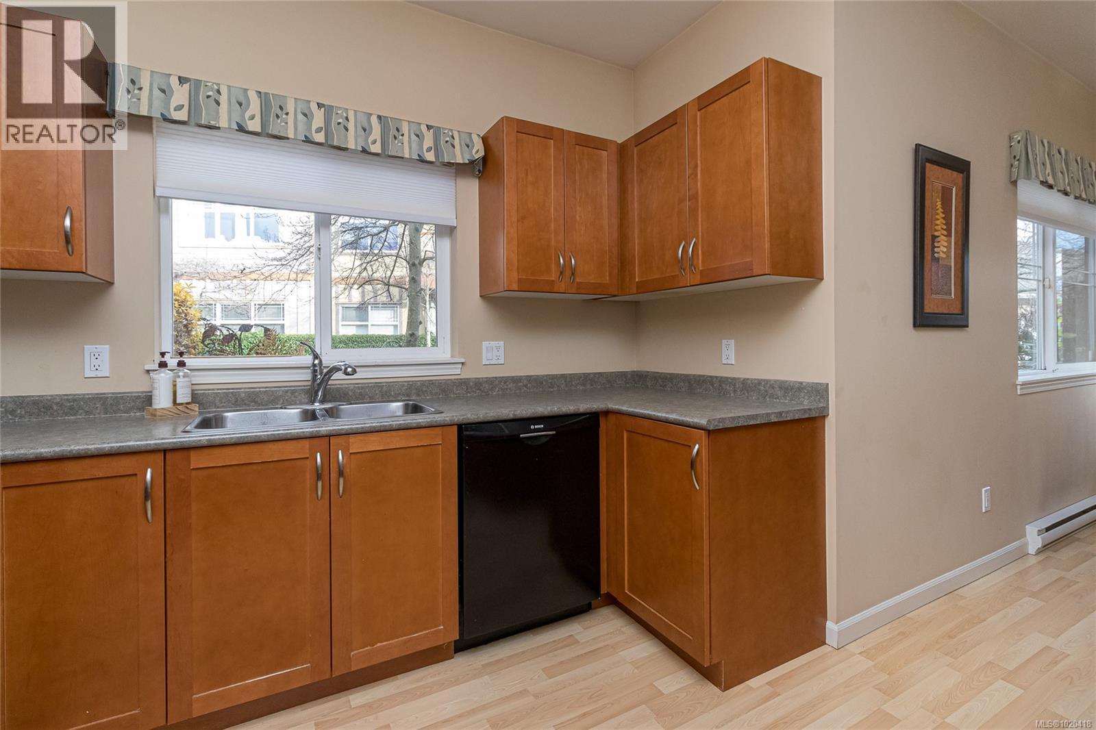 1954 Polo Park Crt, Central Saanich