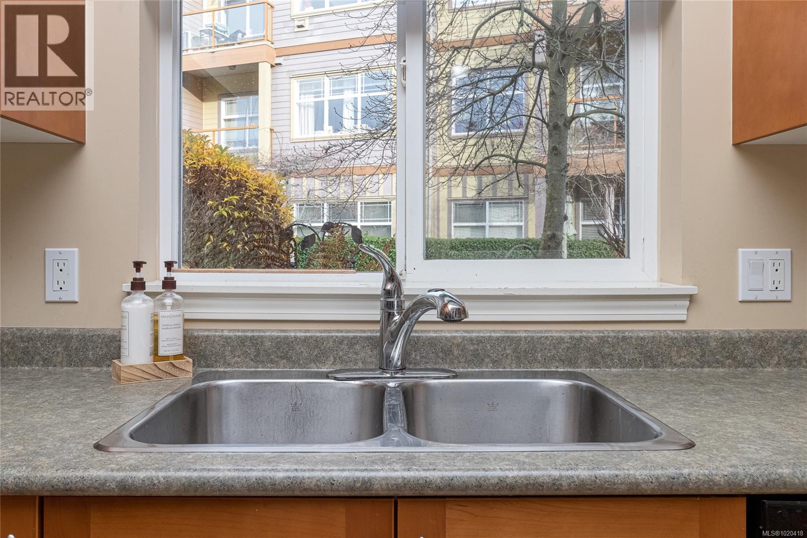 1954 Polo Park Crt, Central Saanich