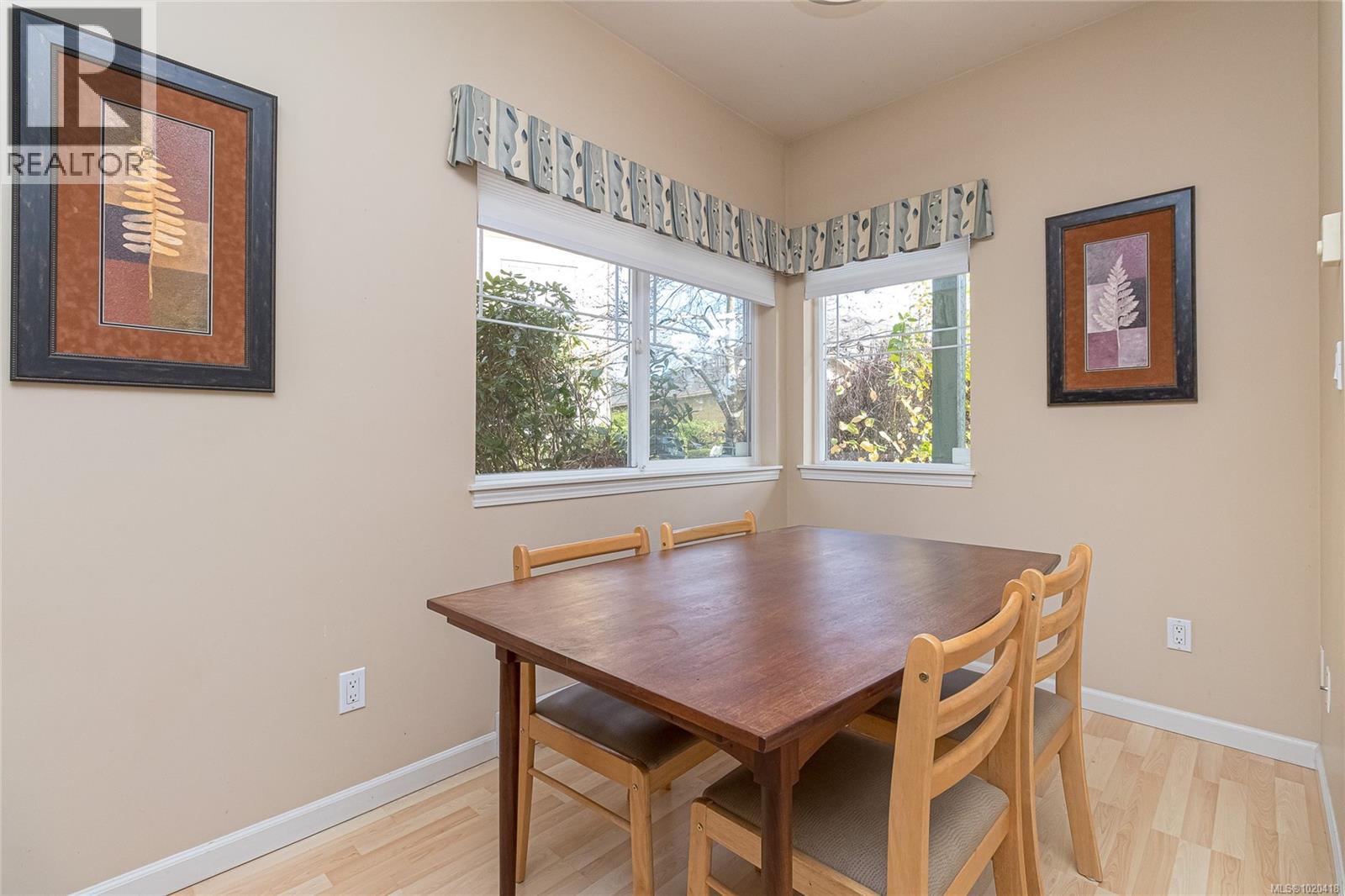 1954 Polo Park Crt, Central Saanich