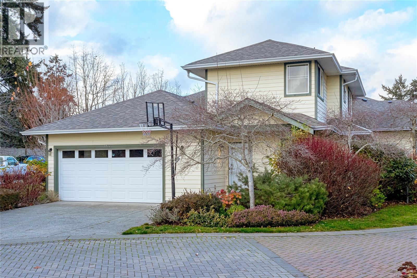 1954 Polo Park Crt, Central Saanich