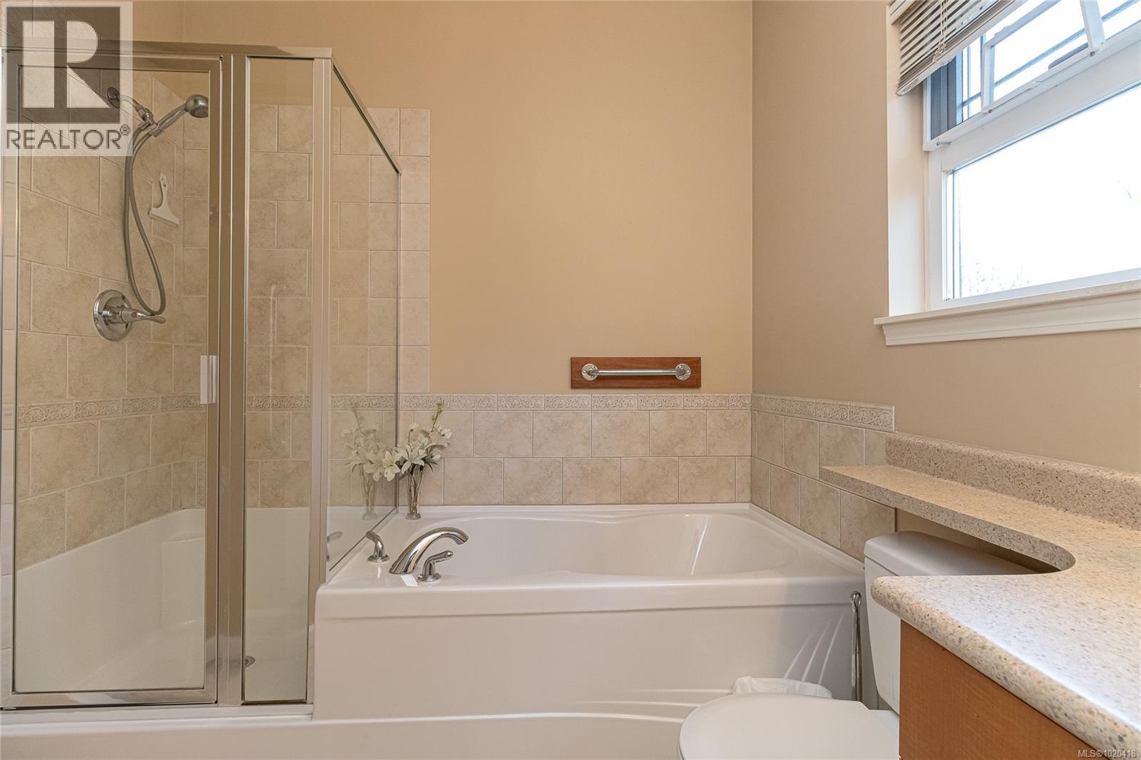 1954 Polo Park Crt, Central Saanich