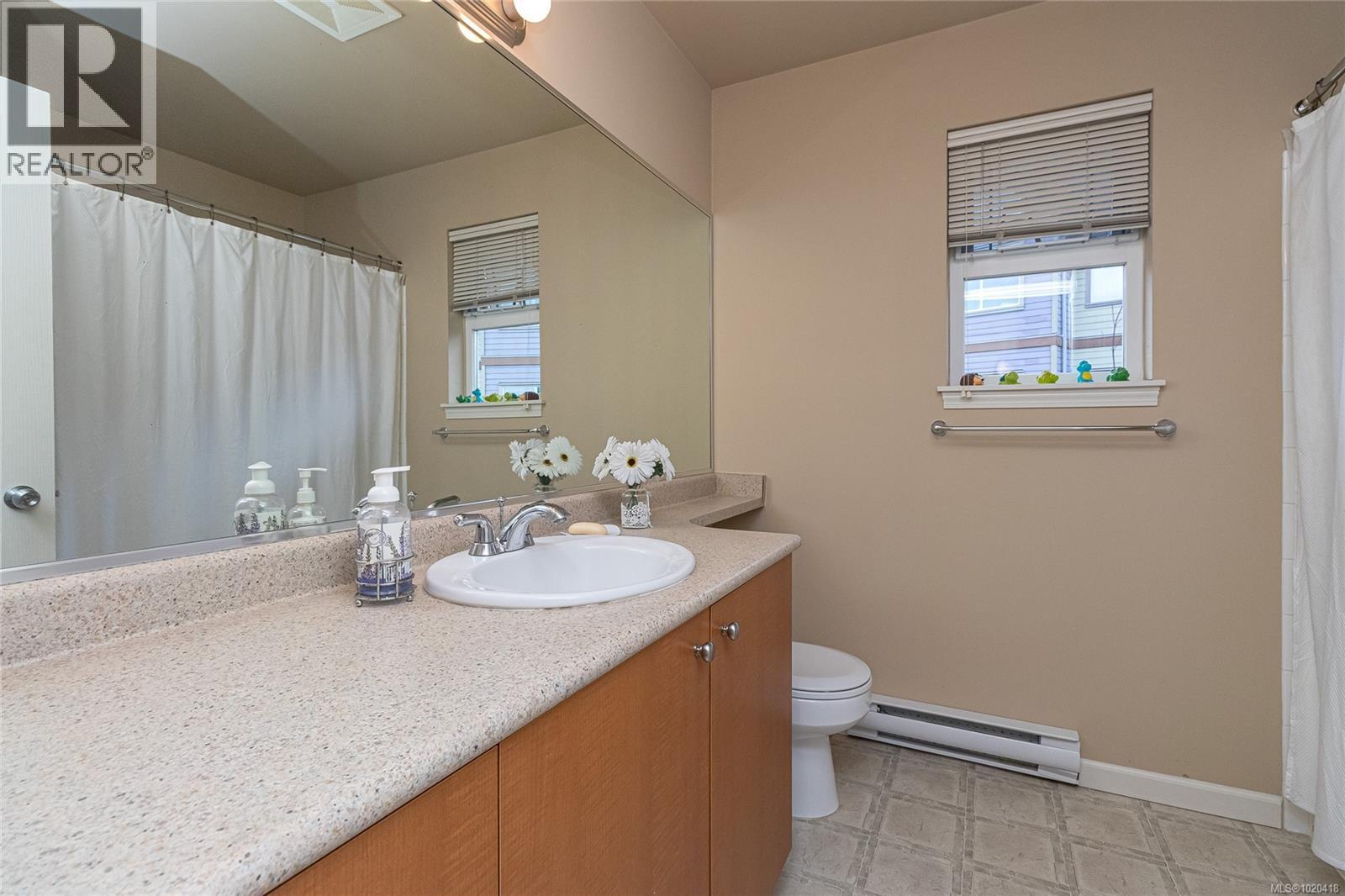 1954 Polo Park Crt, Central Saanich