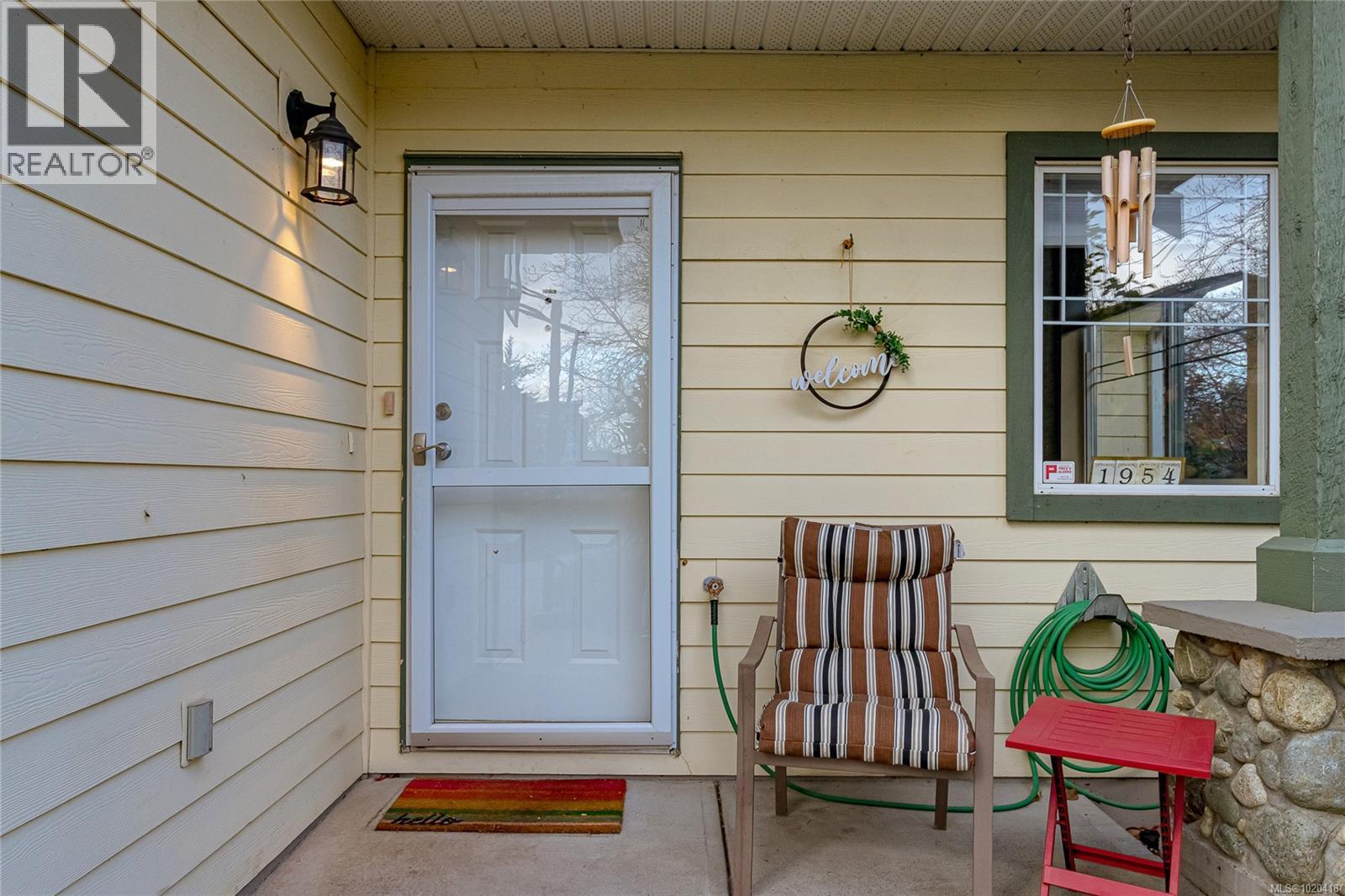 1954 Polo Park Crt, Central Saanich