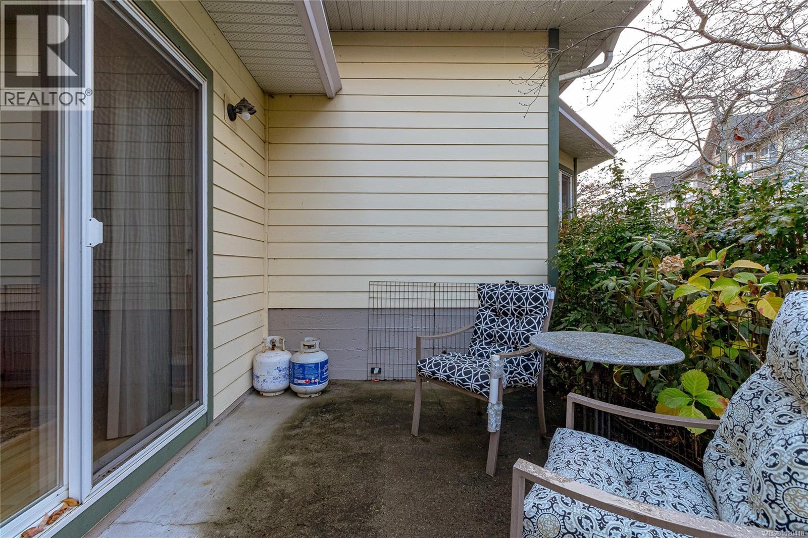 1954 Polo Park Crt, Central Saanich