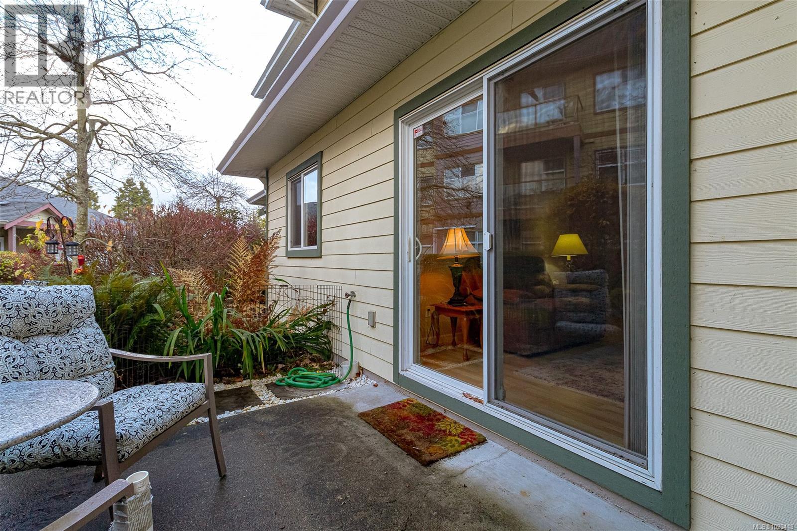 1954 Polo Park Crt, Central Saanich