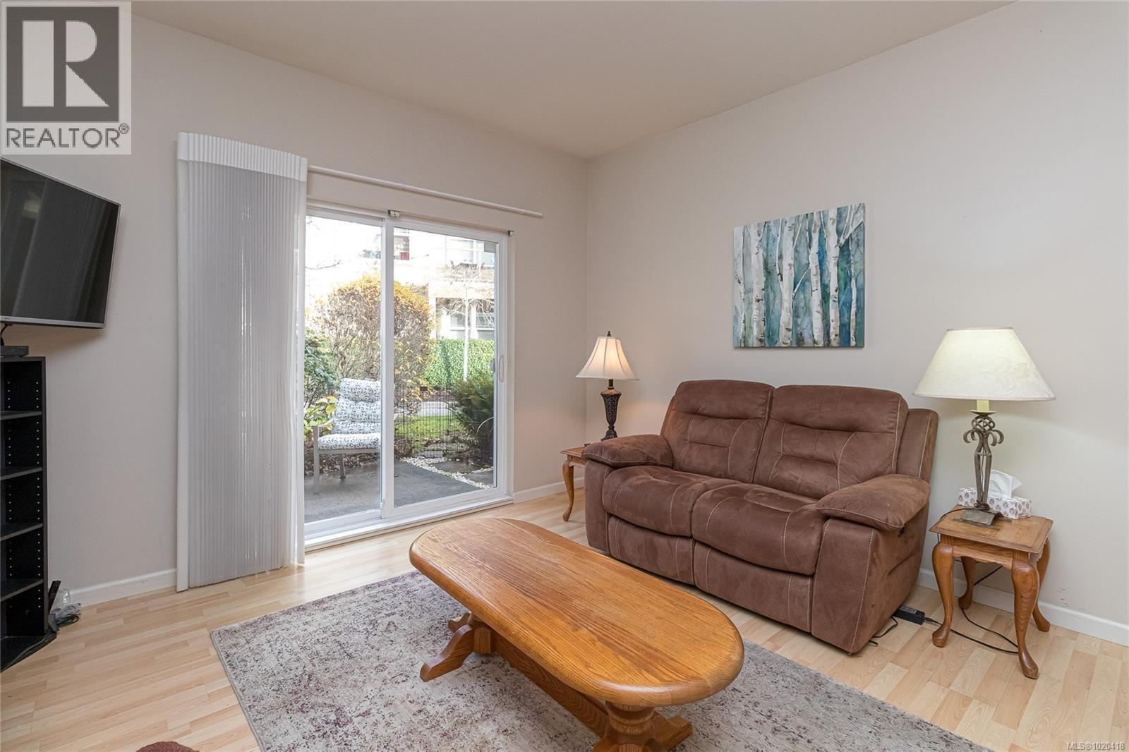 1954 Polo Park Crt, Central Saanich