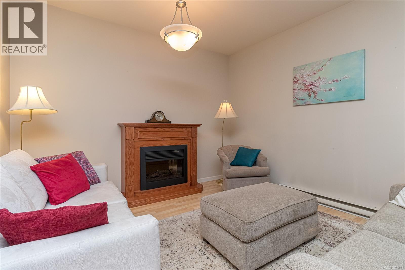 1954 Polo Park Crt, Central Saanich