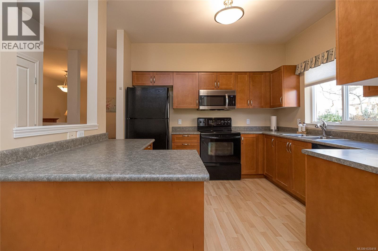 1954 Polo Park Crt, Central Saanich