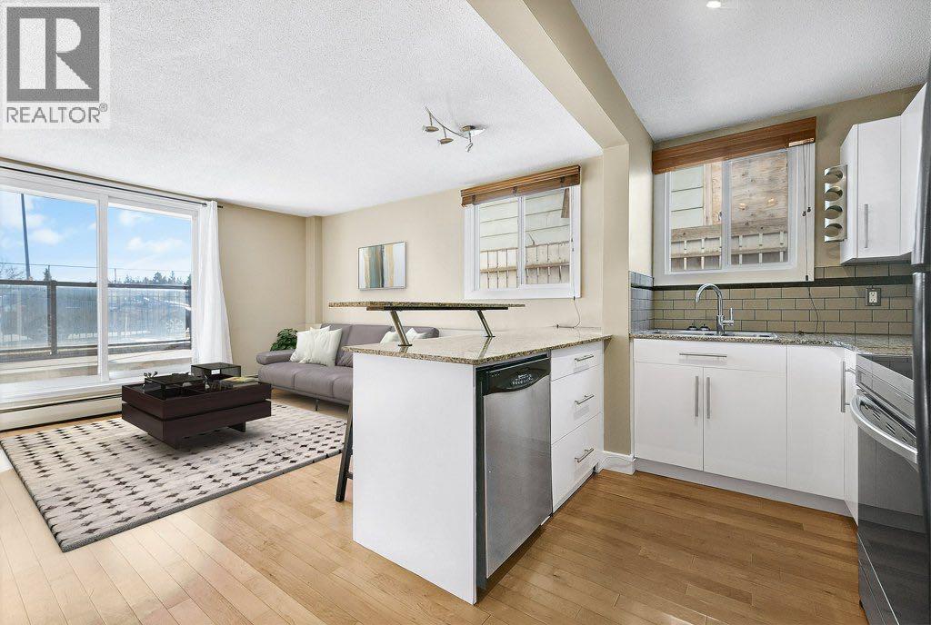 Updated & modern main floor unit