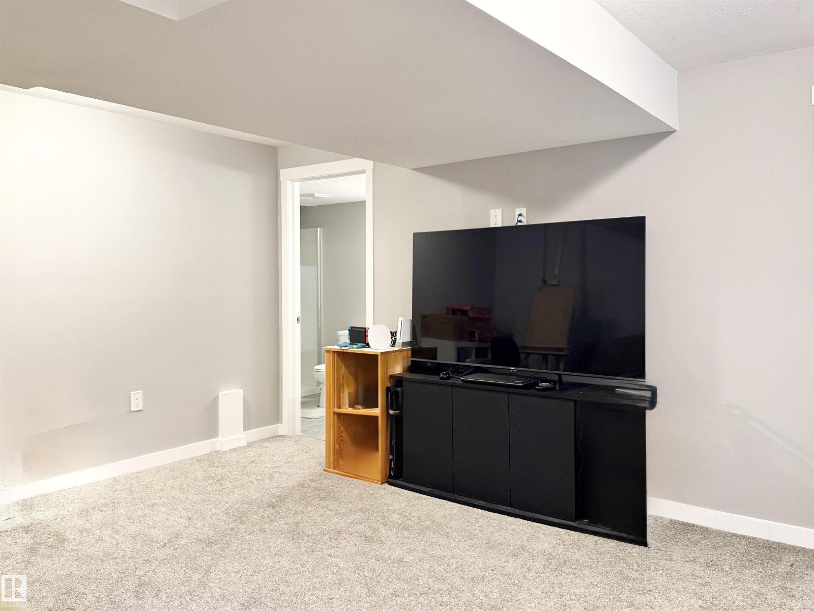 7114 174 AV NW, Edmonton