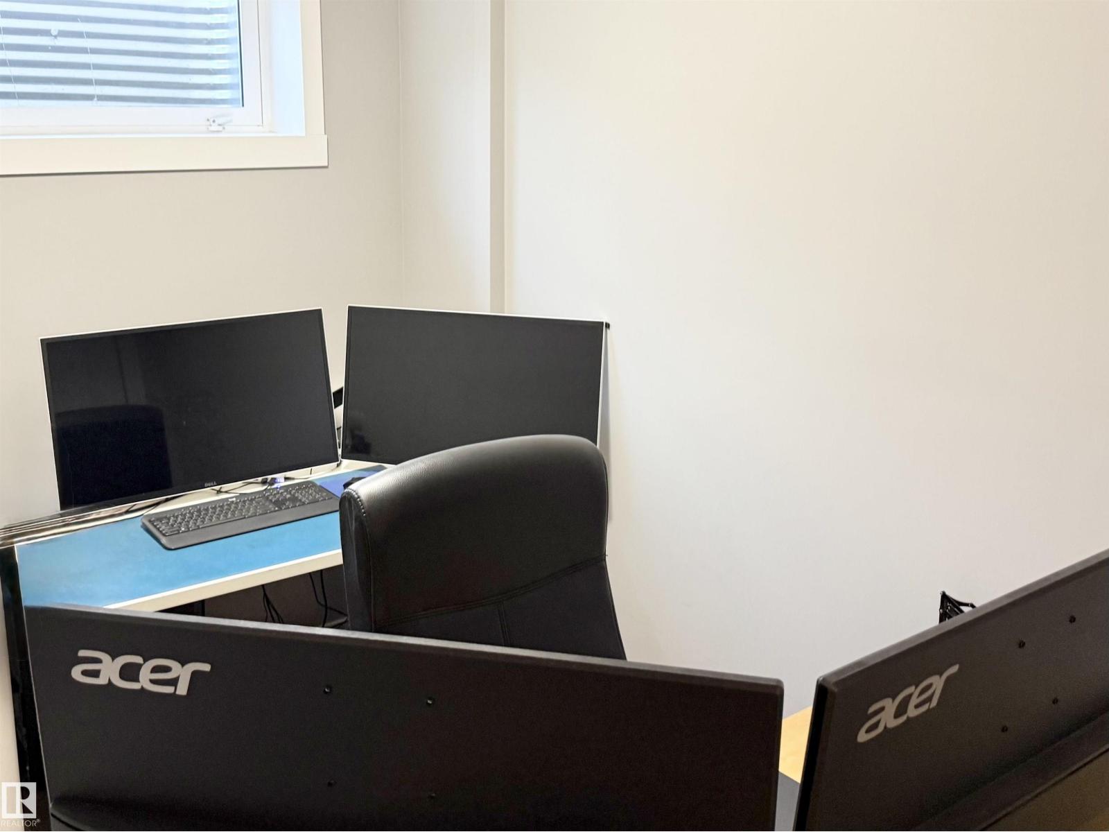 7114 174 AV NW, Edmonton