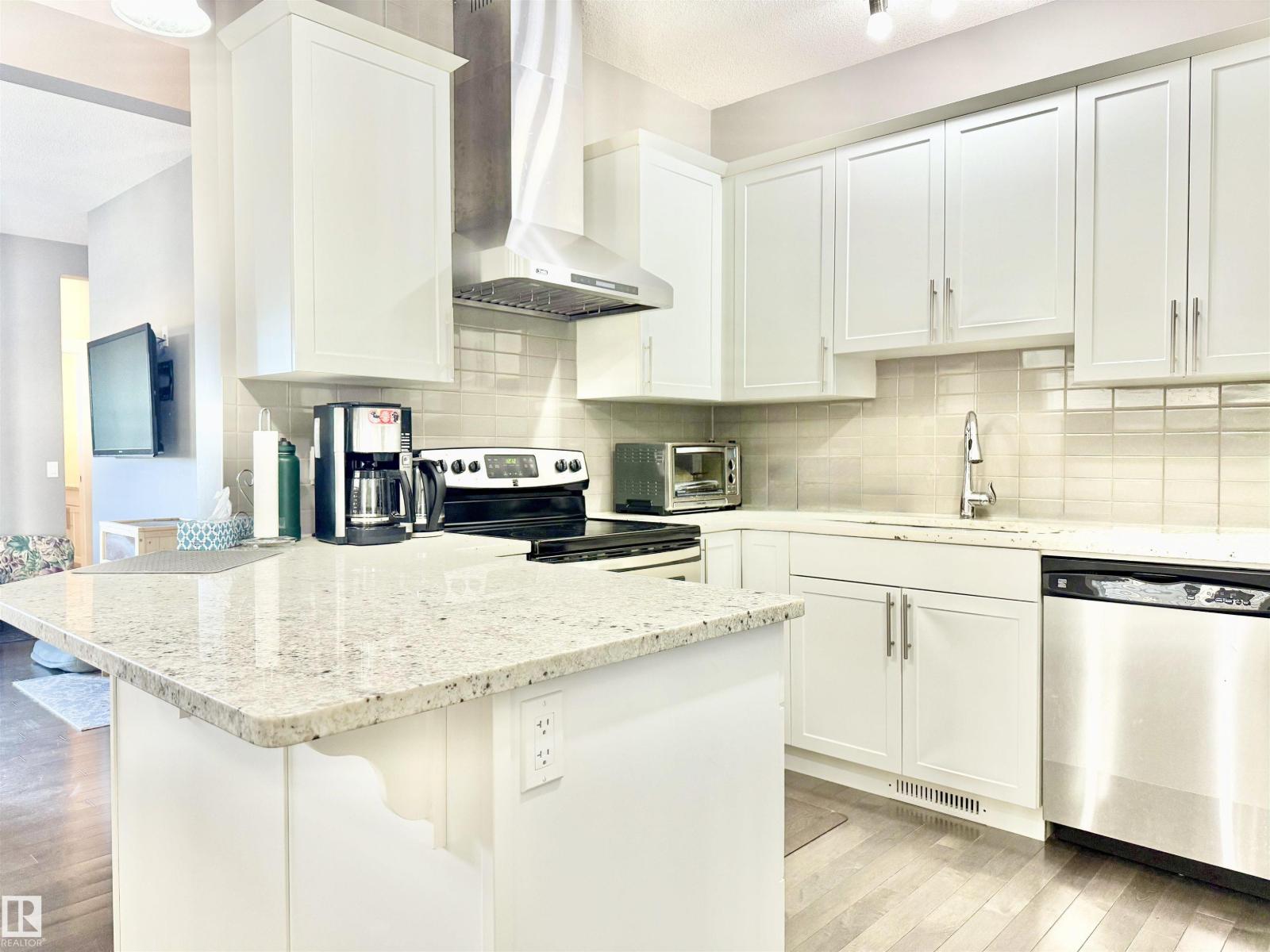 7114 174 AV NW, Edmonton